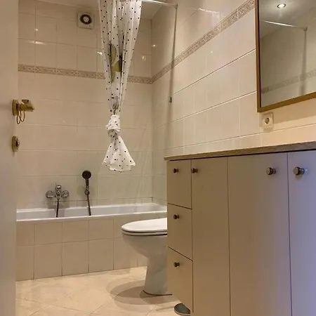 Lovely Two Bedroom With Free Parking Apartment Antwerp